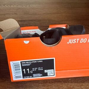 Nike Revolution 7 Shoes - Orange Box size 11